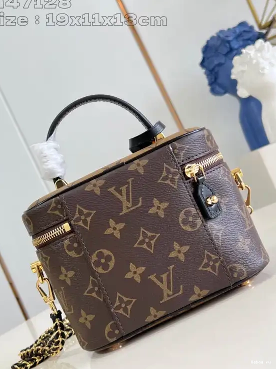 VUITTON VANITY LOUIS PM 0629